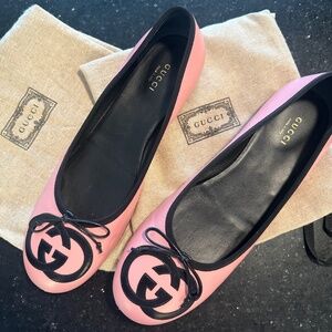 Gucci Jarret GG woman's ballet flat, leather in color wild rose and black